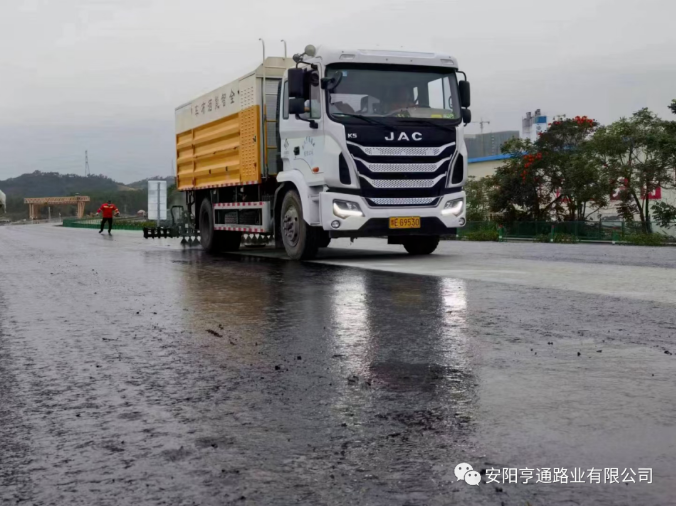 祝賀我司深汕西項(xiàng)目透層、封層試驗(yàn)段圓 滿成功